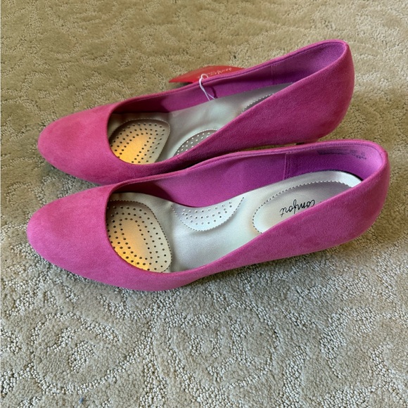 Pink Suede Women's 3 inch heels - Picture 1 of 3